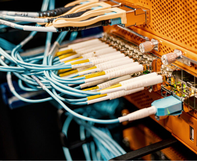 Netzwerkverkabelung und Patchpanel für EDV- und Netzwerktechnik